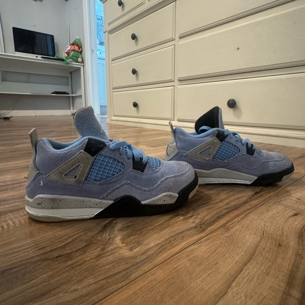 Jordan 4’s Retro University Blue